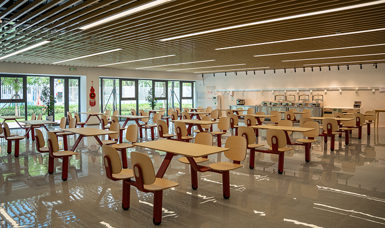 学校餐厅